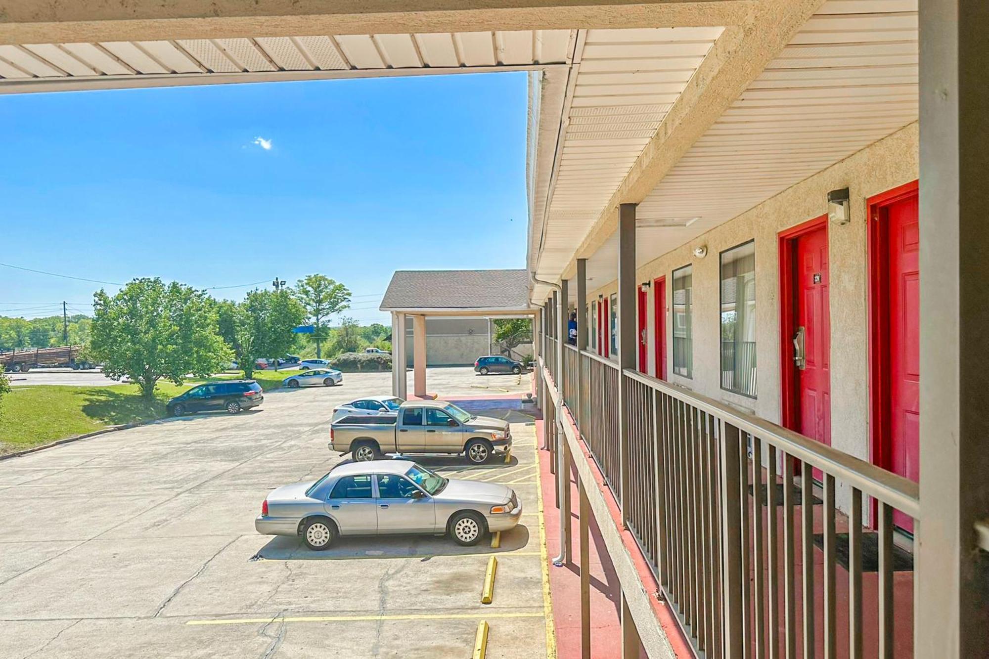 Oyo Hotel East Macon I-75 Exterior photo